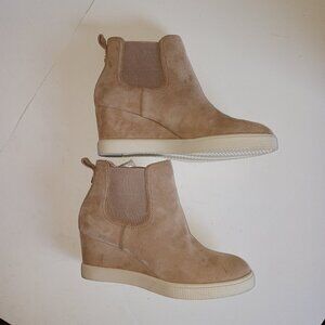 New - WOB - Lauren Ralph Lauren Beige Suede Chelsea Boots - Size 7.5